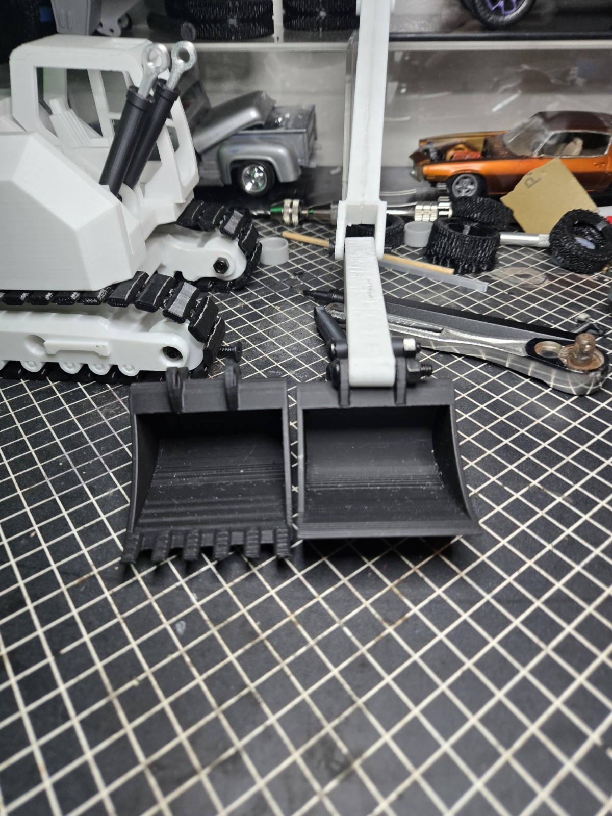 Excavator Model Kit 1-24 Scale With Rubber Tracks