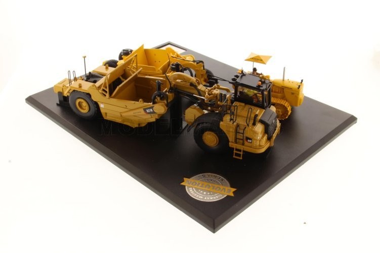 Diecast Masters 85563 Cat 621K & No. 70 Scrapers With D7 Track Type Tractor 1/50