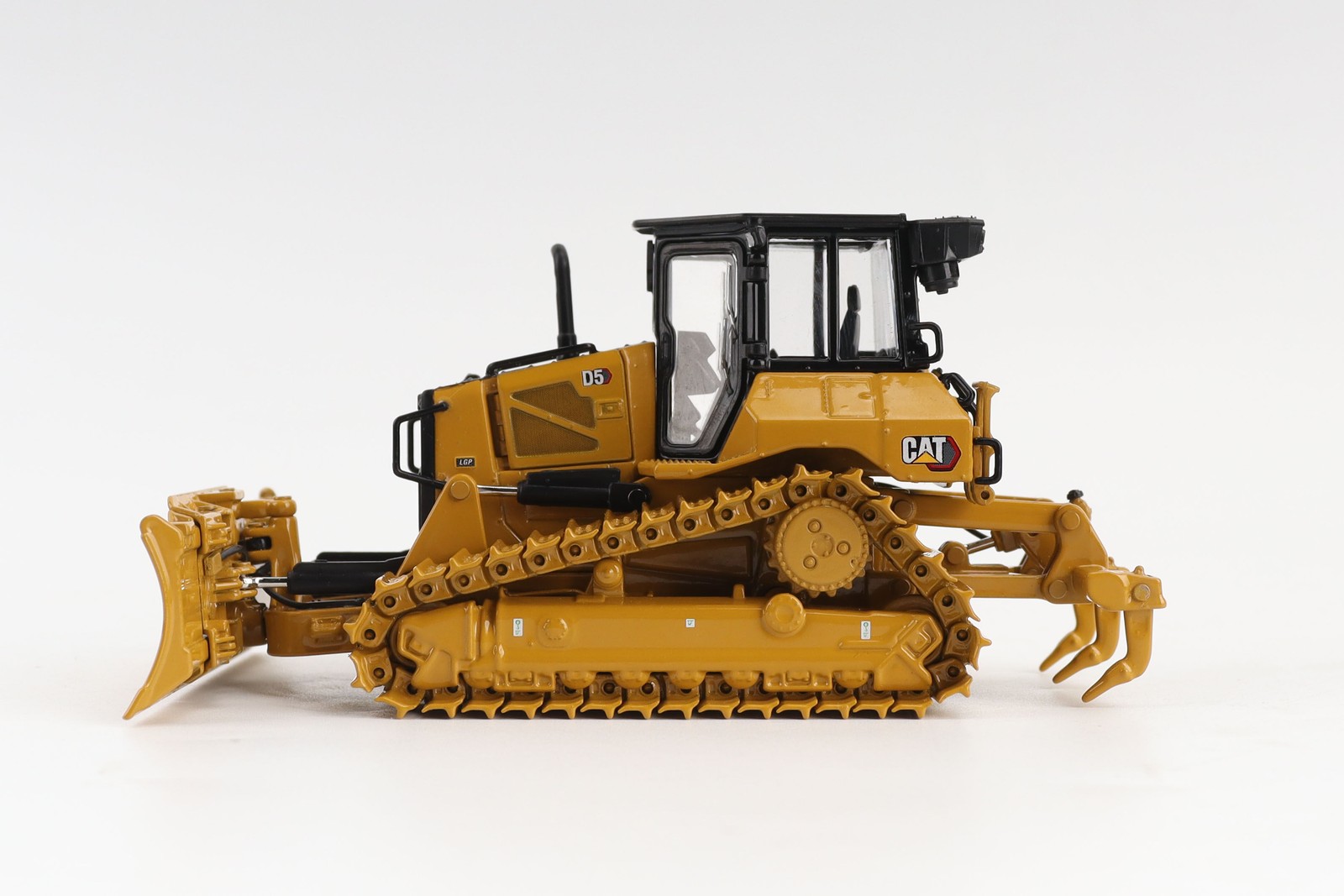DM 1:50 CAT D5 LGP Foldable Blade Alloy Model 85752