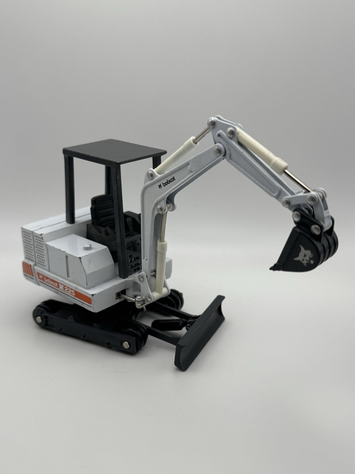 1/25 Mini Bobcat Hydraulic Excavator X225 DieCast Melroe by New Clover See Pics