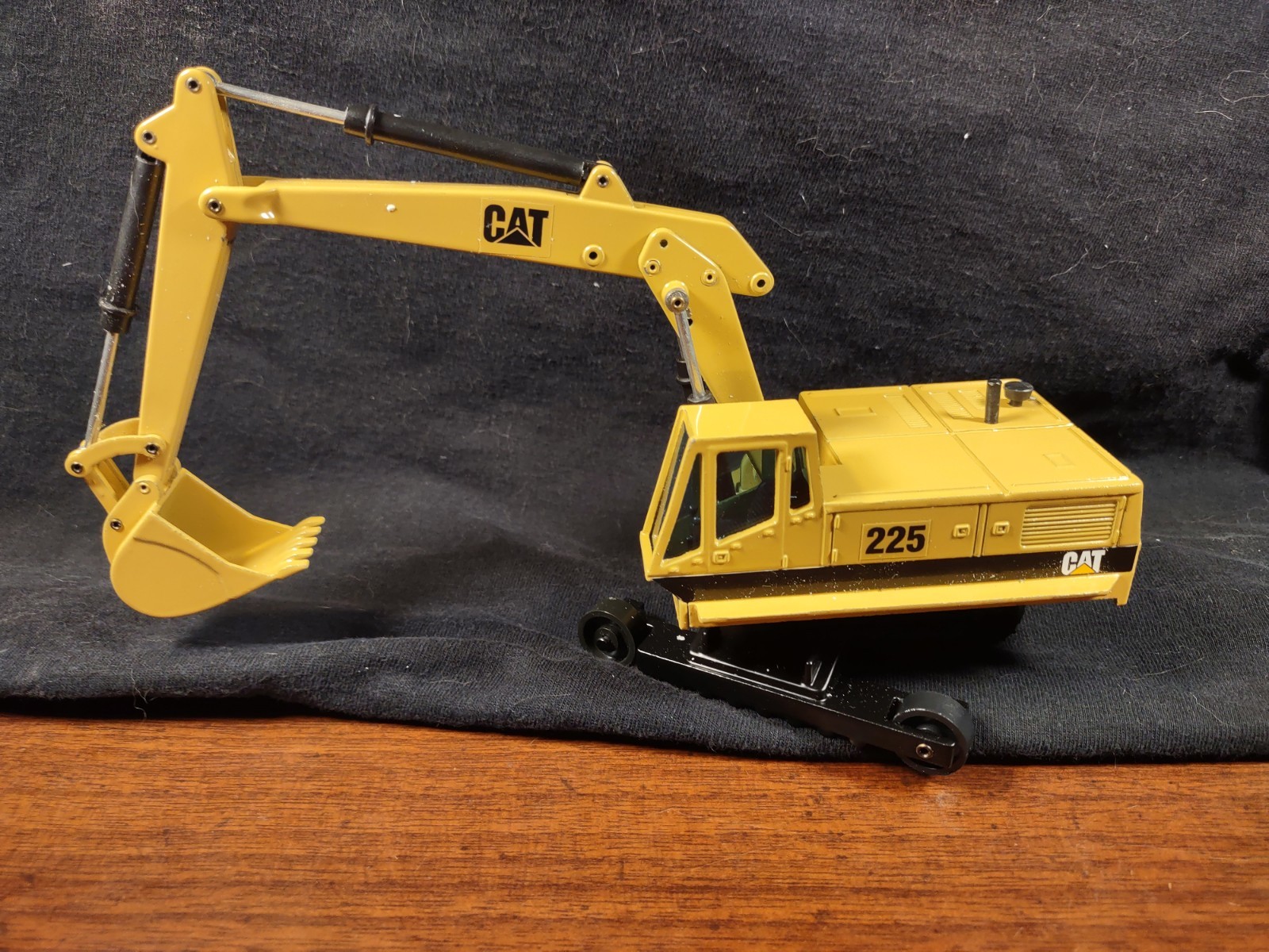 1978 JOAL Excavator CAT C-225 1:70 Scale Made in Spain looks to be in new cond.