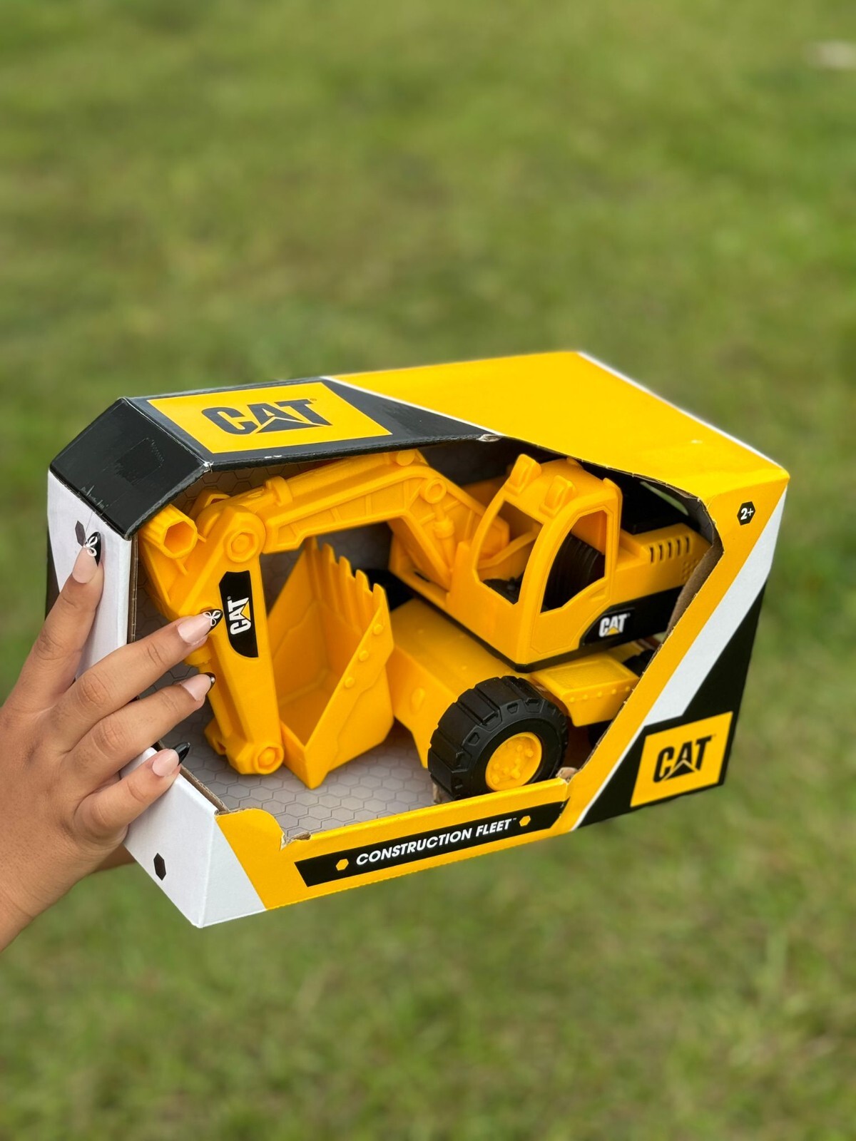 CAT Construction Fleet Excavator, 10″ Push-Powered Vehicle w/Real Working Parts