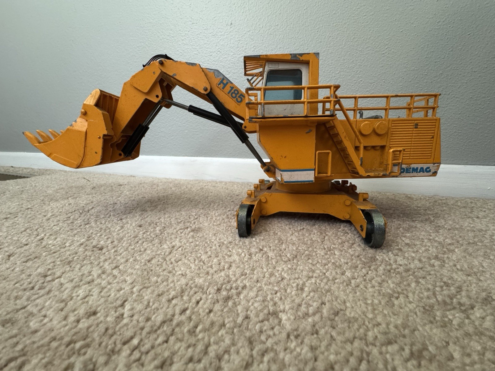 Vintage NZG 1/50 Scale Die-Cast Demag H185 Crawler Excavator Germany As Is Nice