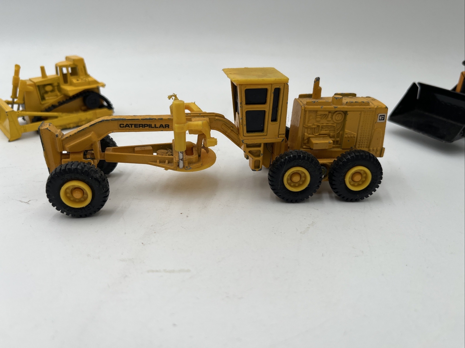 Ertl Cat Road Scraper , Tonka Bulldozer, Hot Wheels Bulldozer Lot Of 3 Repair