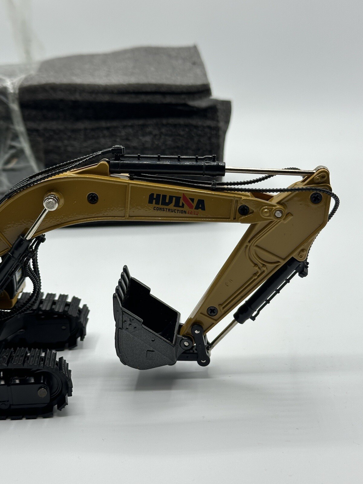 NEW Huina Excavator Construction Top Toy Diecast Metal