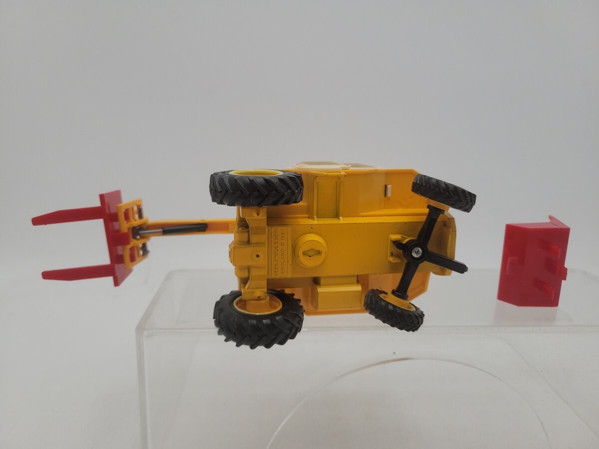 W. Britain 9918 1:32 Scale Yellow Loadall JCB Digger with Driver and Accessories