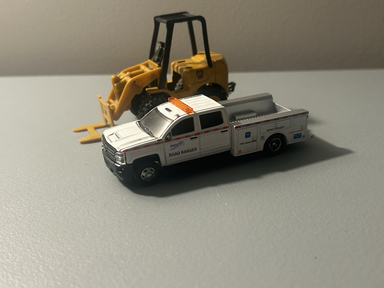Diecast Construction Vehicle Lot Yellow Loader & White Service Truck