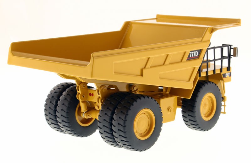 DIECAST MASTERS – CATERPILLAR 777D with Figure – 1/50 – DCM85104