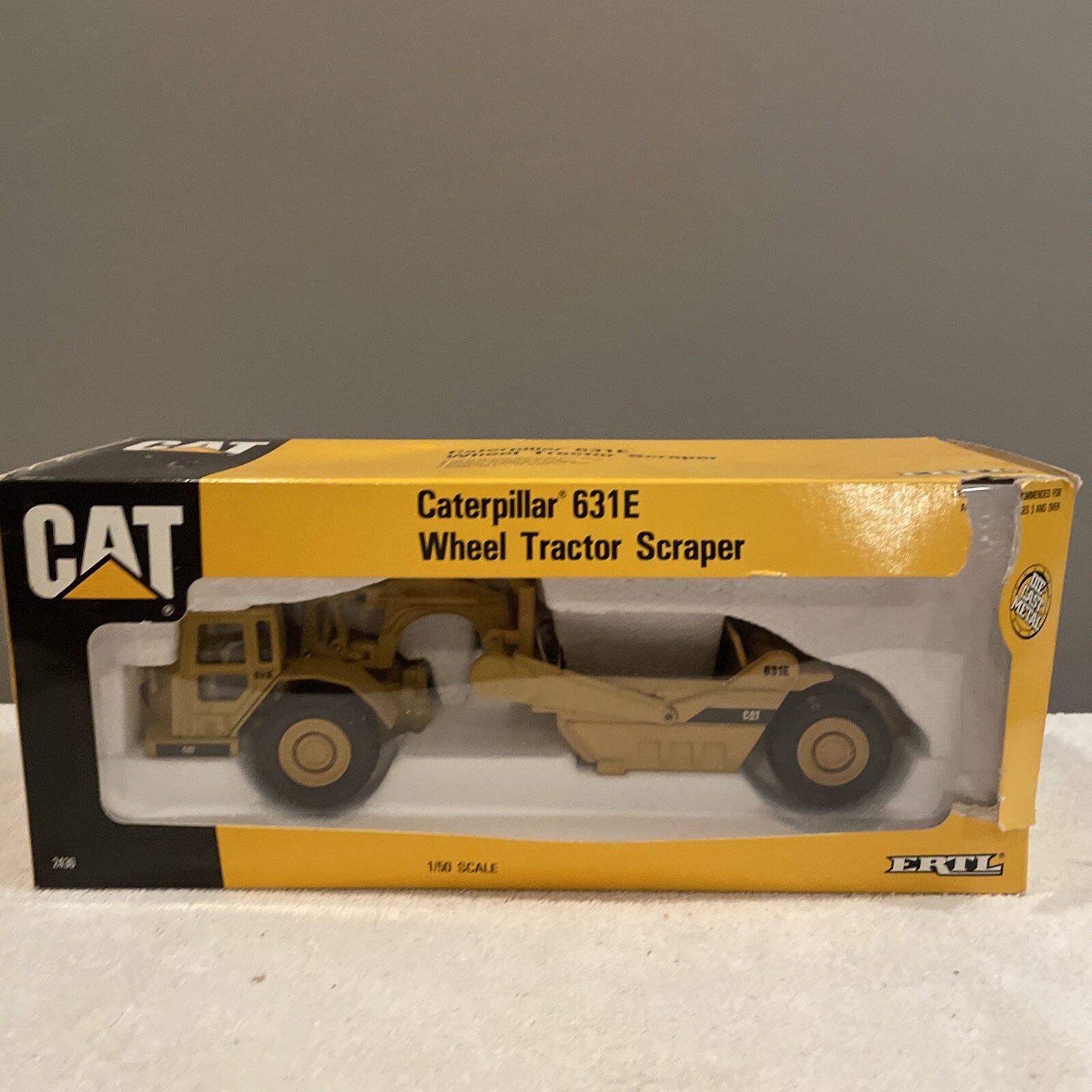 1/50 Die-Cast Ertl 2430 Caterpillar 631E Wheel Tractor scraper D201