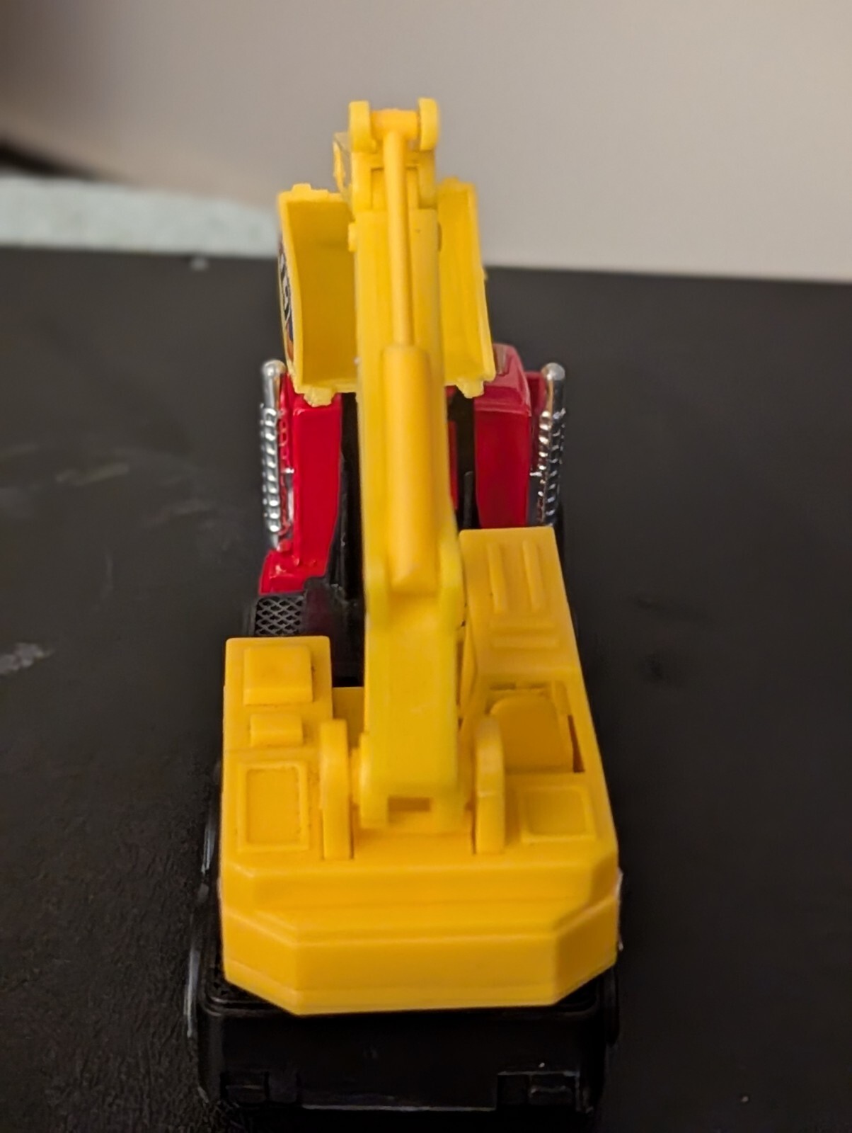 POWERFUL CRANE W EXCAVATOR SCOOP, SHING FAT CO. MODEL NO 1910
