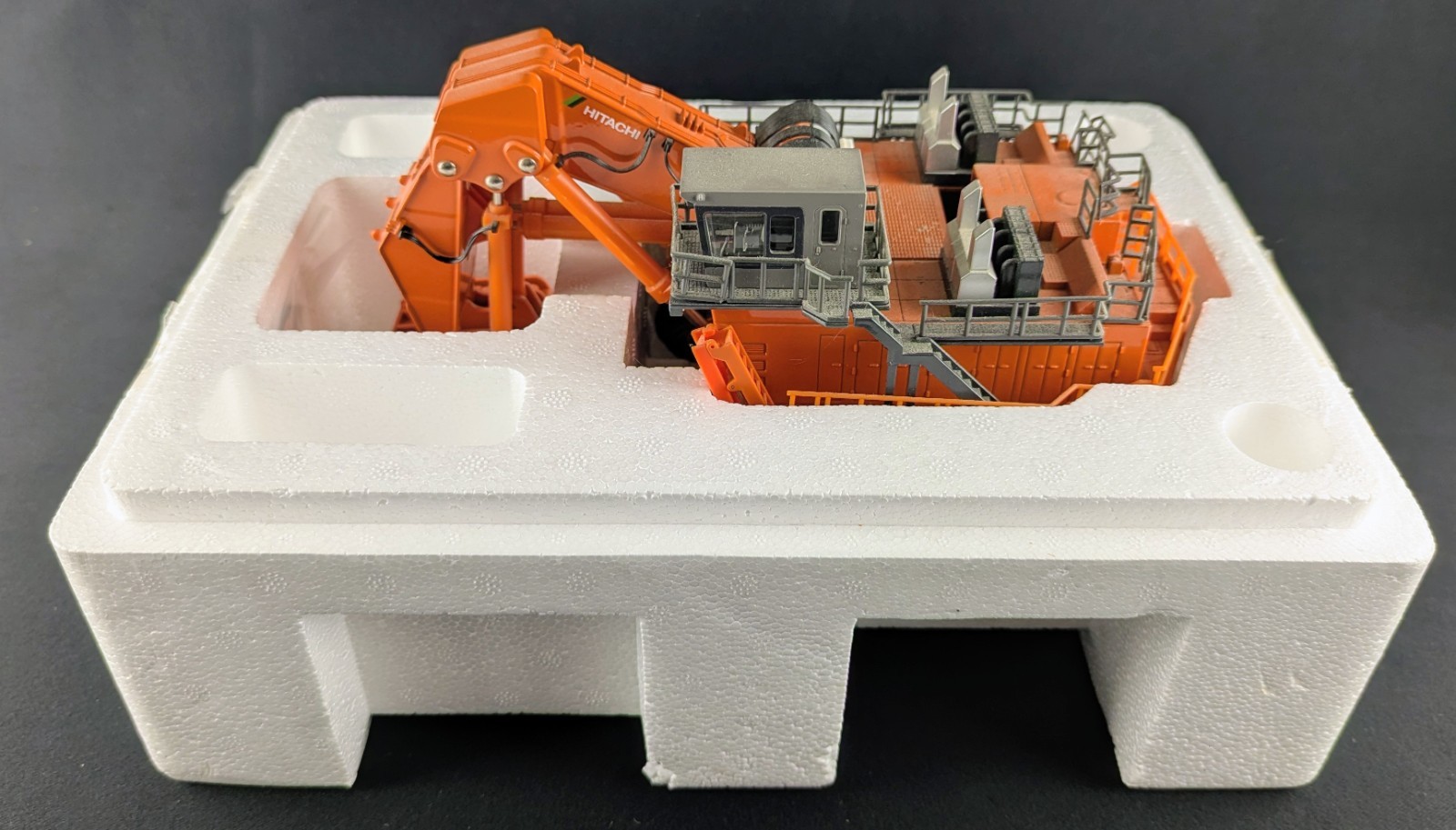Hitachi Hydraulic Excavator EX8000-6 1:87 Scale CIB SEE DESC