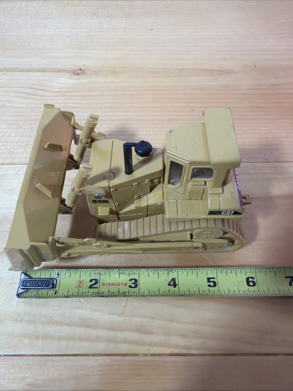 ERTL 6″ x 4″ Diecast CAT D10N Caterpillar Bulldozer Tractor 1856F