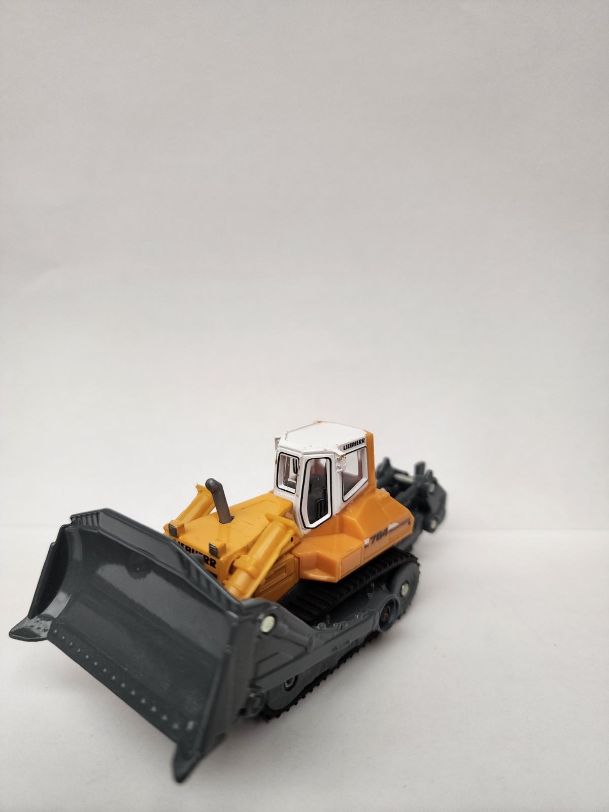 Siku 1888 -Liebherr 764 Bulldozer 1:87 Scale USED