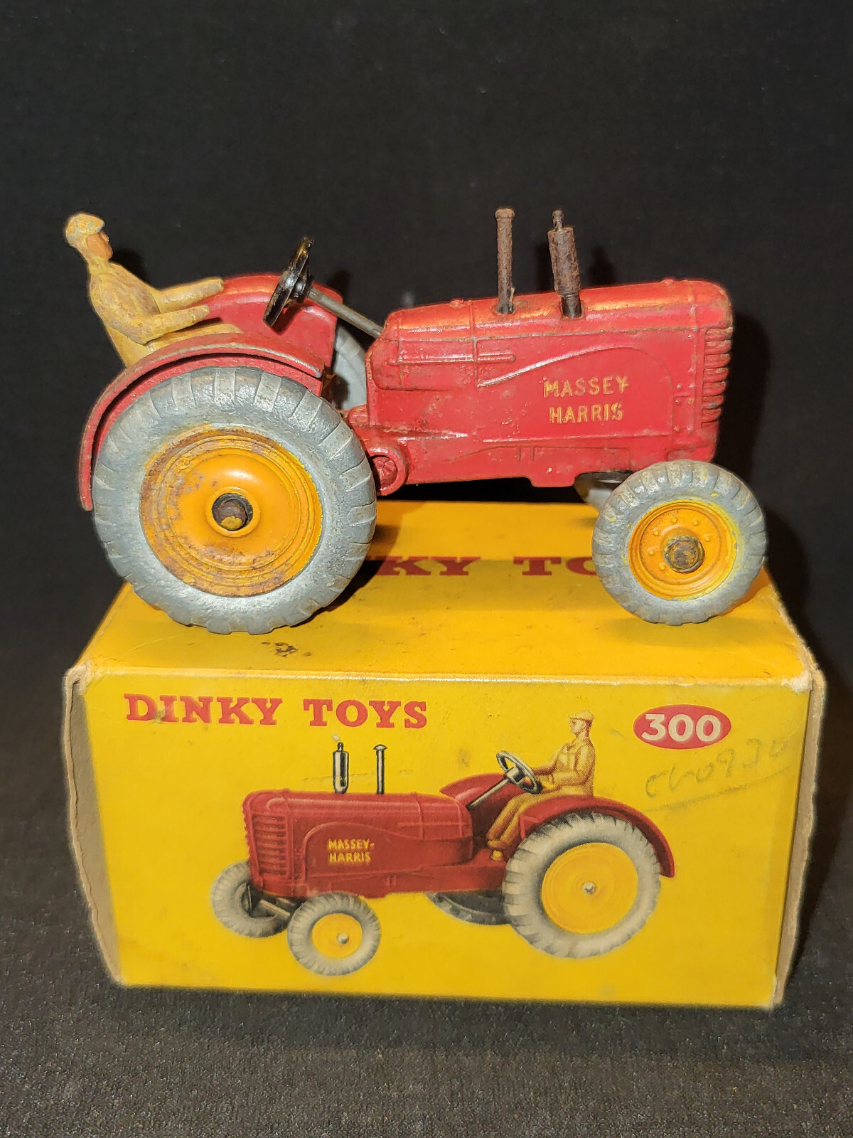 VINTAGE CAST IRON 300 MESSEY-HARRIS TRACTOR DINKY TOYS ENGLAND MECCANO 1950 BOX