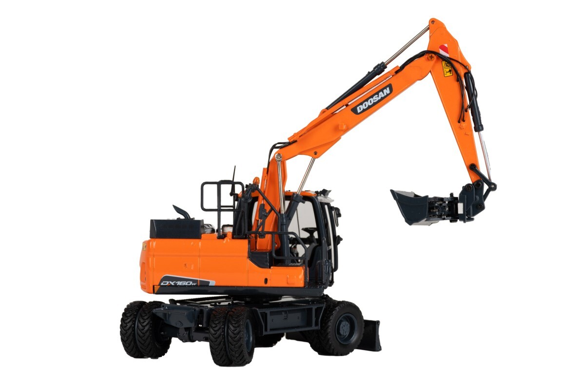 Doosan DX160W Wheeled Excavator – UH IMC 1:50 Scale Diecast Model #UH8134 New