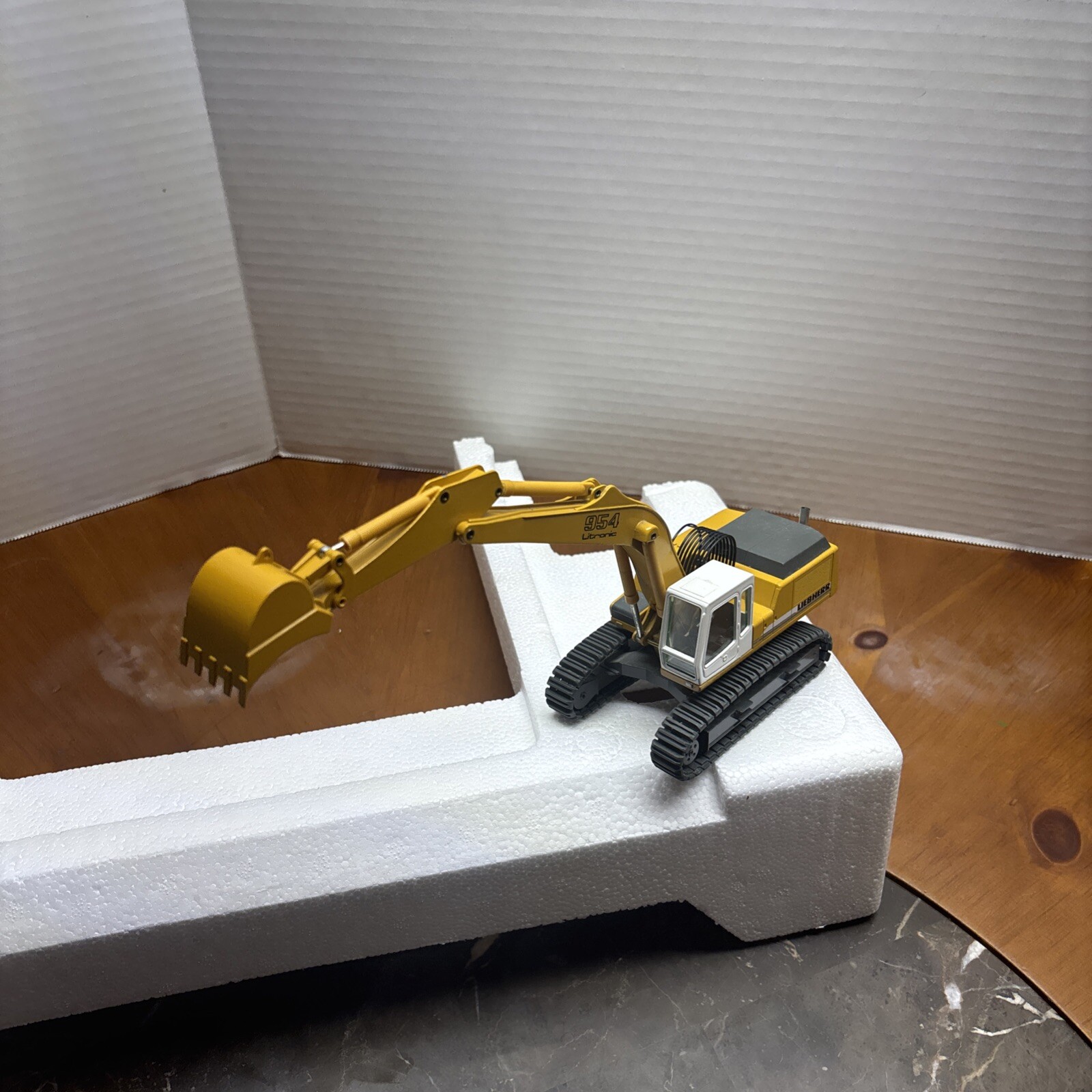 conrad 1/50, Liebherr 954 Litronic Excavator! Construction Diecast.