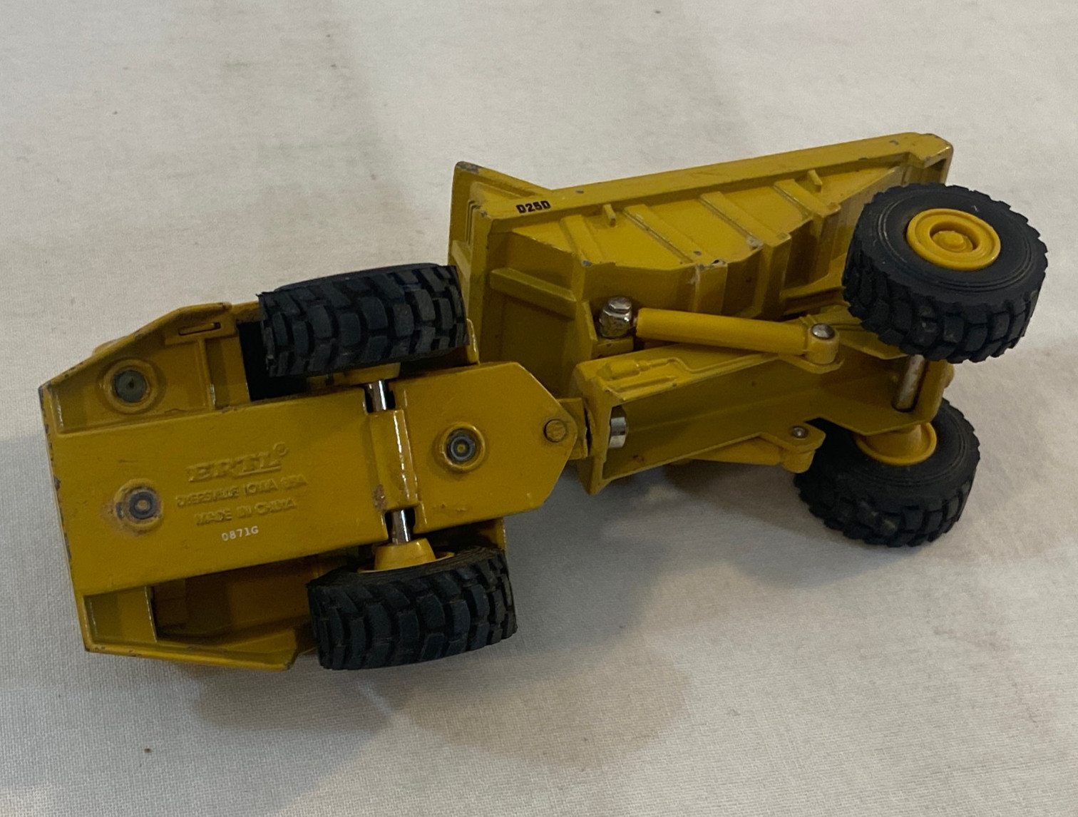 Pair ERTL Diecast CAT Dump Truck + Front Loader Toys