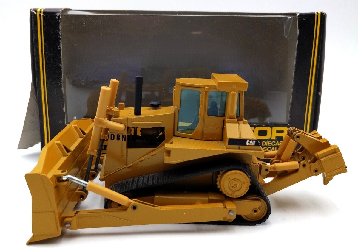 NZG 233 1:50 Scale Diecast CAT D8N Track-Type Tractor NIB