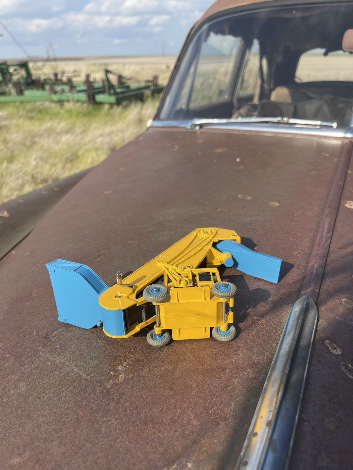 Vintage Dinky Toy No. 964 Elevator Loader w/ Original Box As Is Farm Estate Find