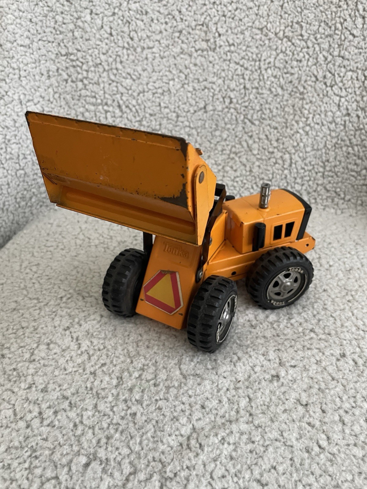 Vintage 1970’s Mini Tonka Loader # 1087 – 10 1/2″ Long – Yellow