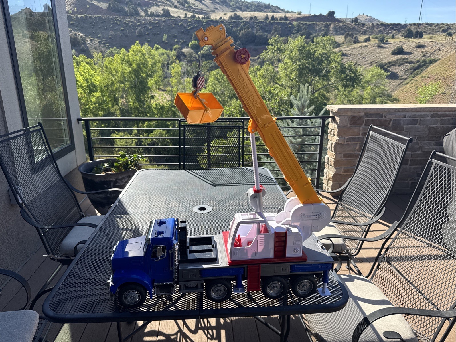 DRIVEN by Battat Jumbo Crane Truck Movable Arm Engine Sounds Lights Vehicle