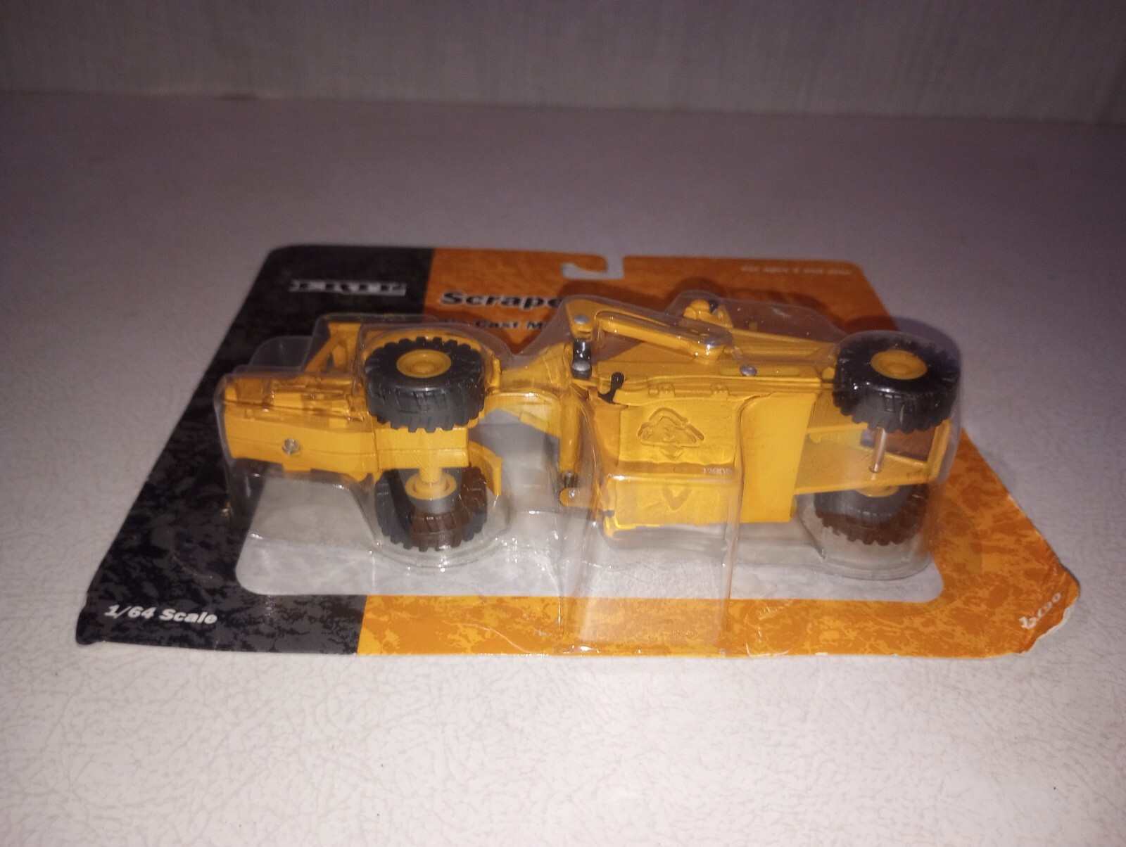 NEW SEALED Ertl 1:64 Scale Elevating Scraper Die Cast Metal