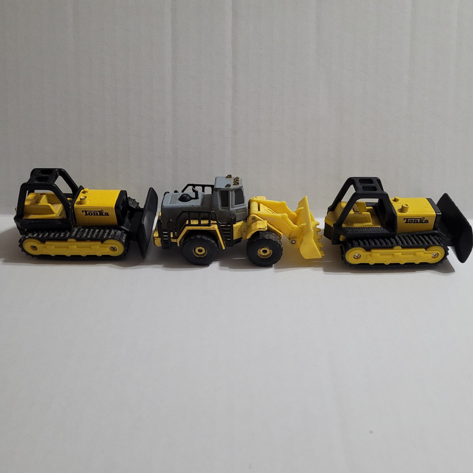 TONKA Construction Bulldozers & Front End Loader (Lot of 3) 1:64 Scale Diecast