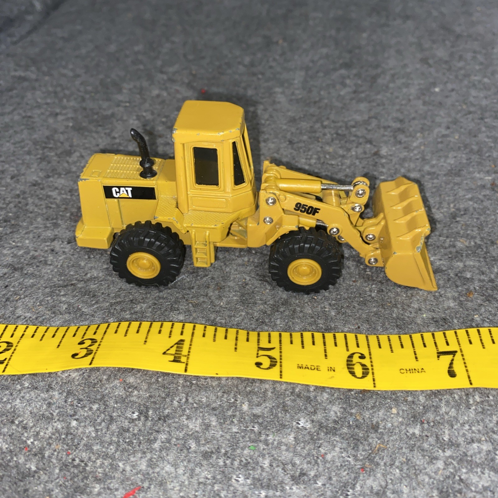 1990’s Norscot CAT Caterpillar 950F Wheel Loader 1:64 Scale Construction Vehicle