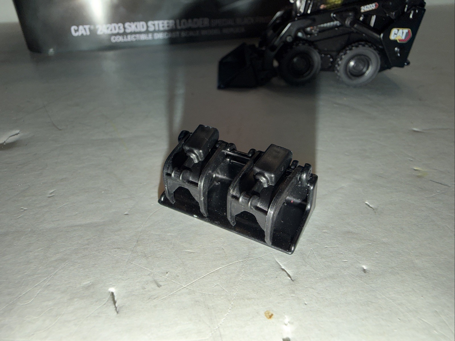 DIECAST MASTERS 85676BK CAT 242D3 COMPACT SKID STEER LOADER