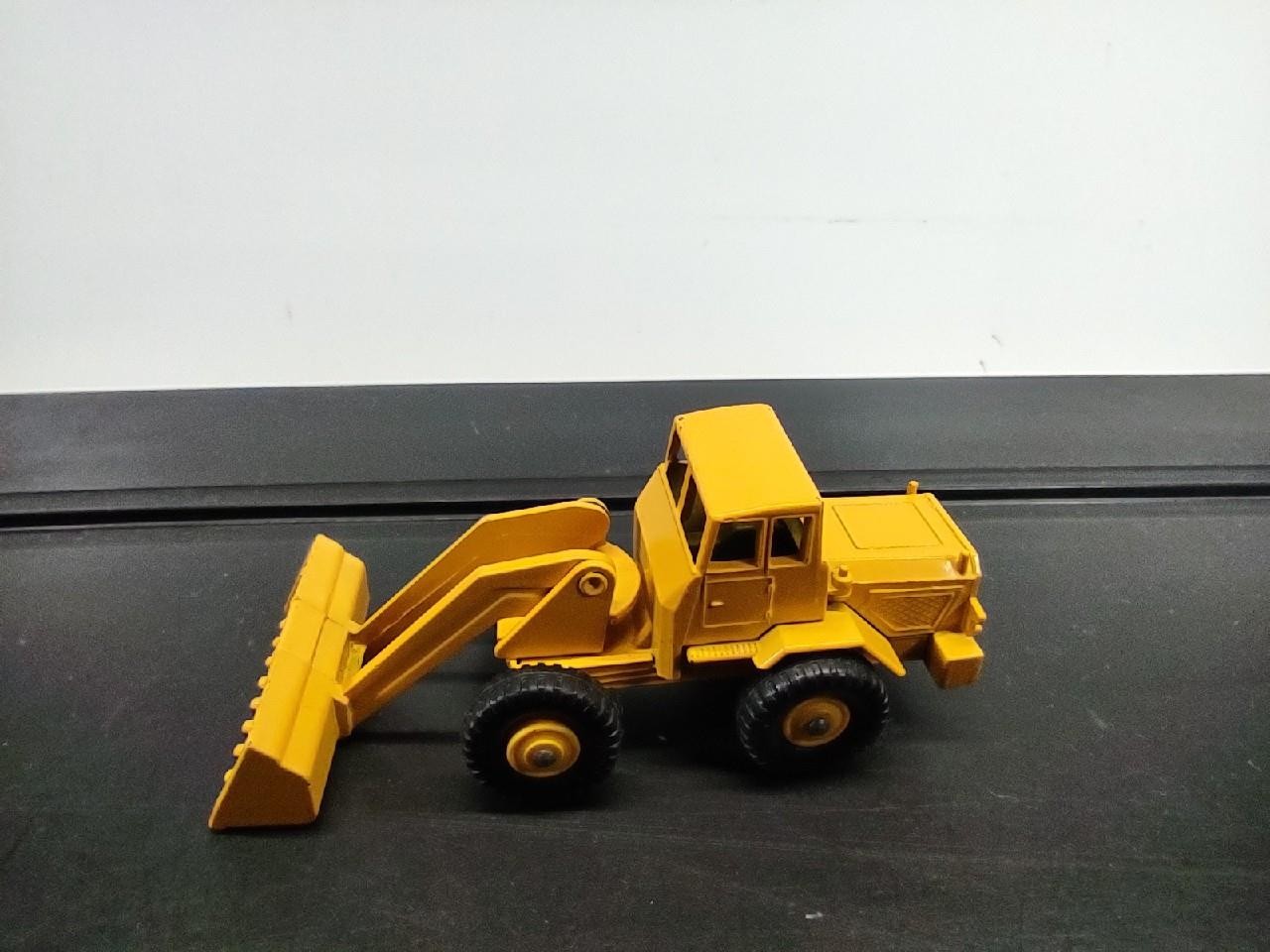 Lesney Matchbox #69 Hatra Tractor Shovel 1965 Nice condition, clean