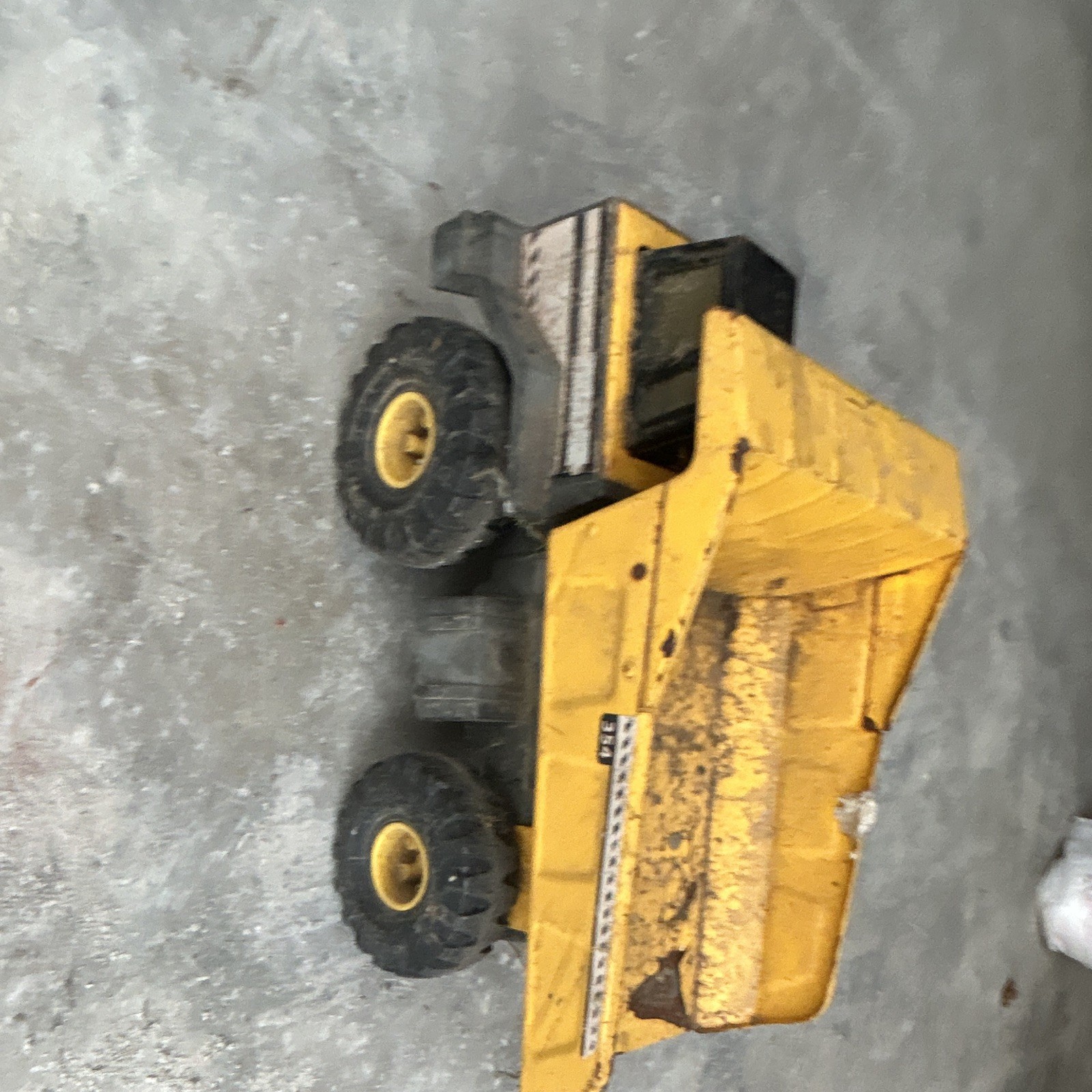 Yellow & Black Diecast Dump Truck Construction Construction Vehicle Toy