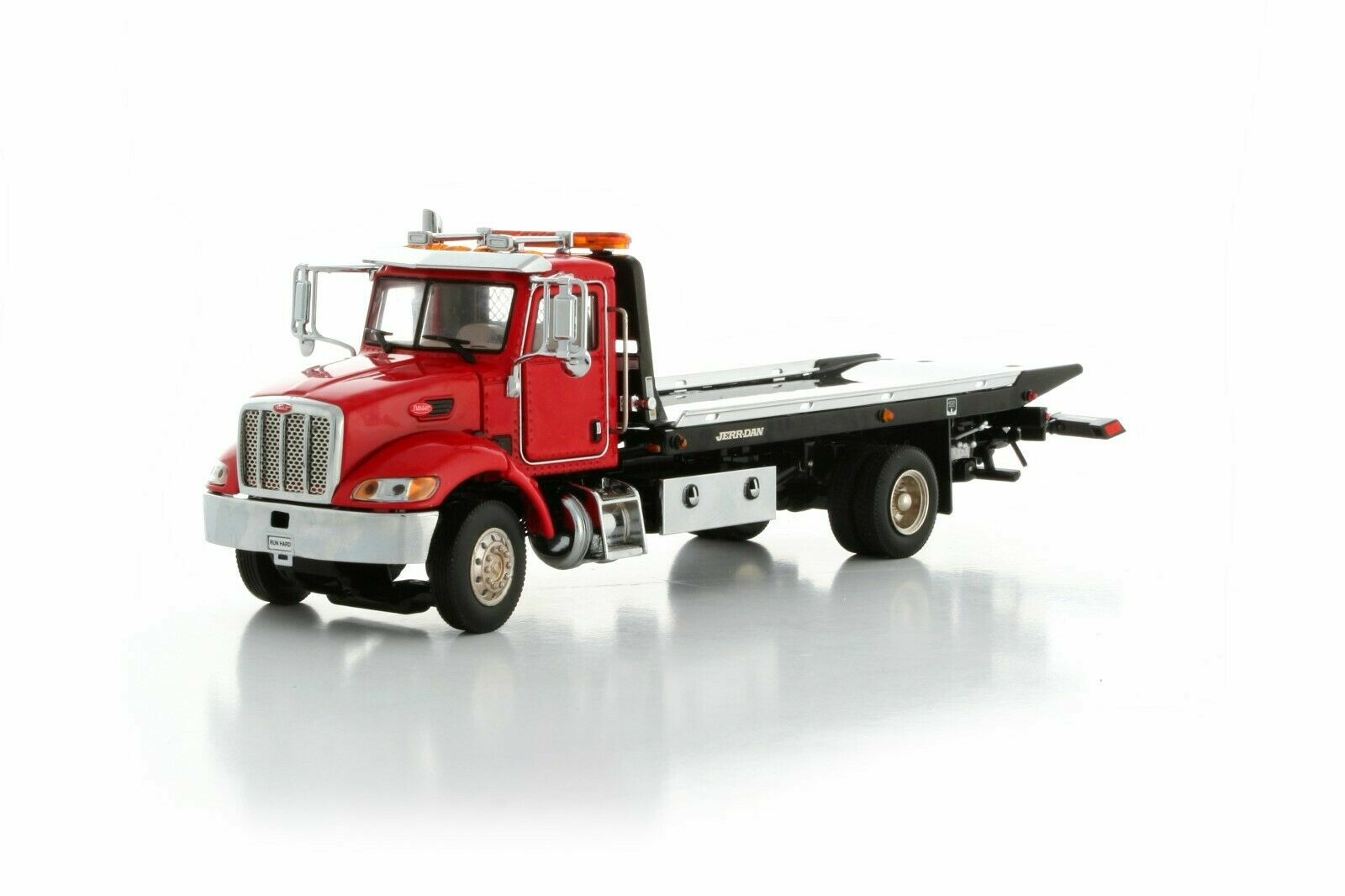 Peterbilt 335 Jerr-Dan Rollback Truck – Red TWH 1:50 Scale Model #080-01099 New