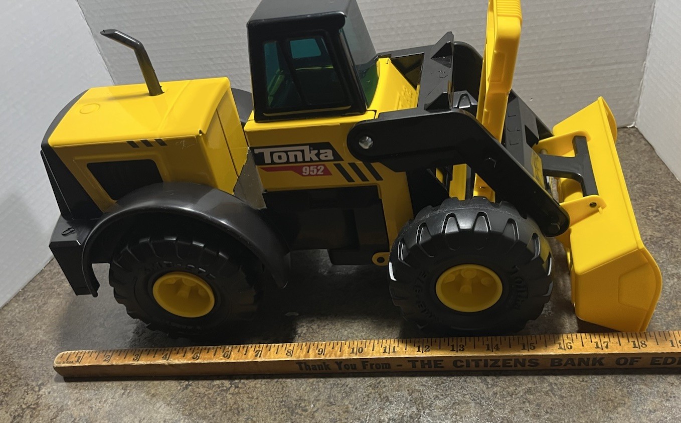 Hasbro Tonka Classic Front End Loader Steel/Metal & Plastic Truck #952