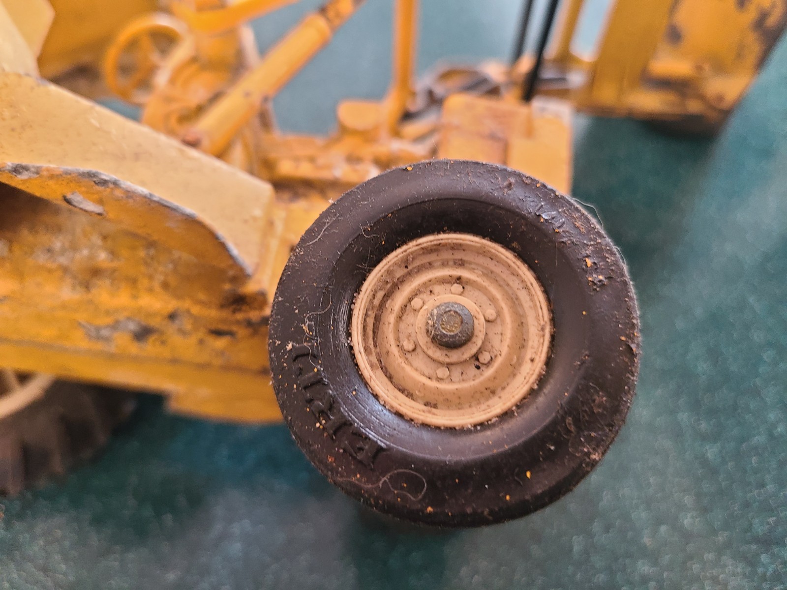 Vintage ERTL 2676 Yellow International Harvester #472 Backhoe Loader ~20” Metal