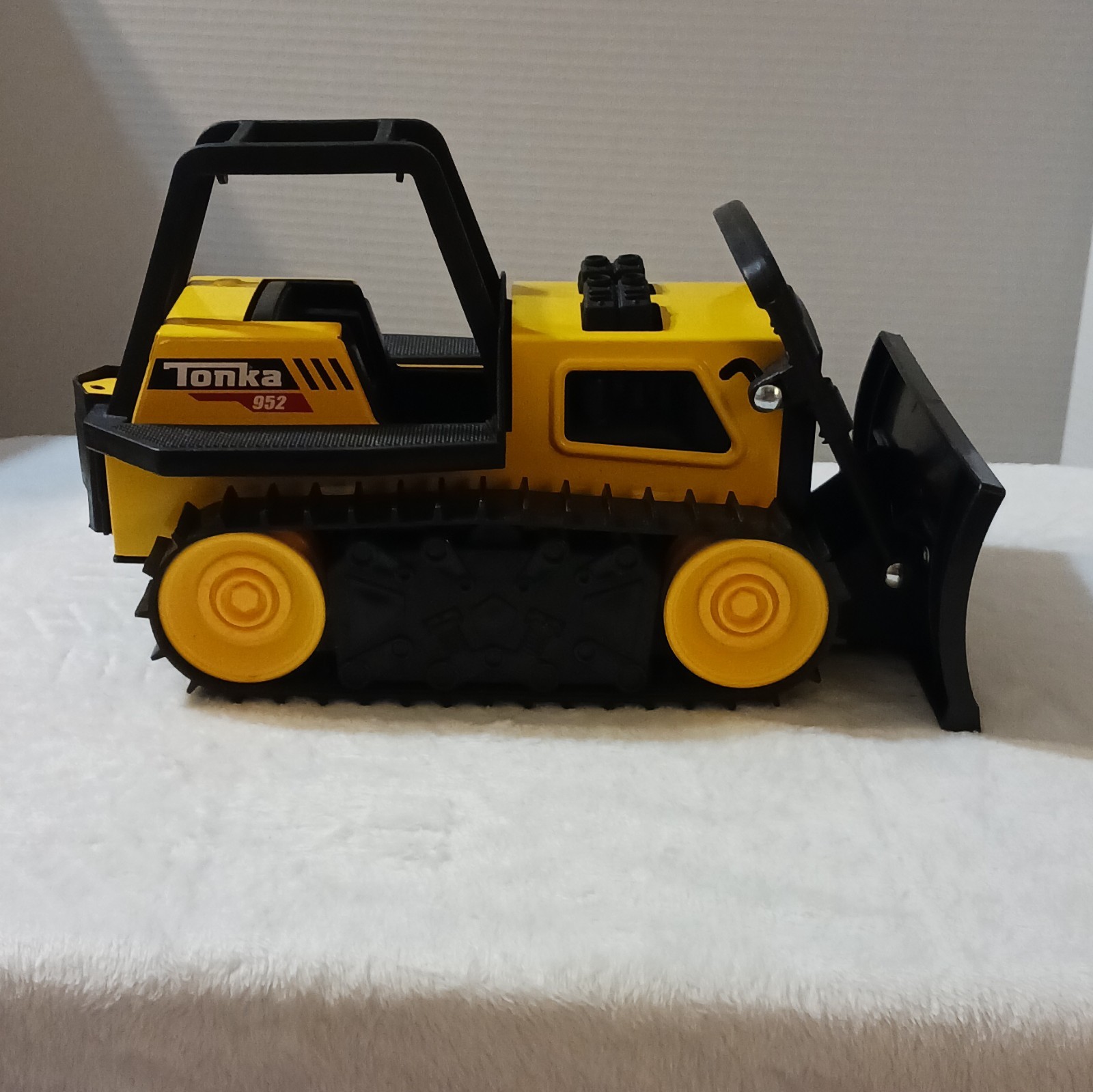 Tonka 952 Tracked Dozer Plastic Construction Vehicle Yellow/Black 2020 M-7461