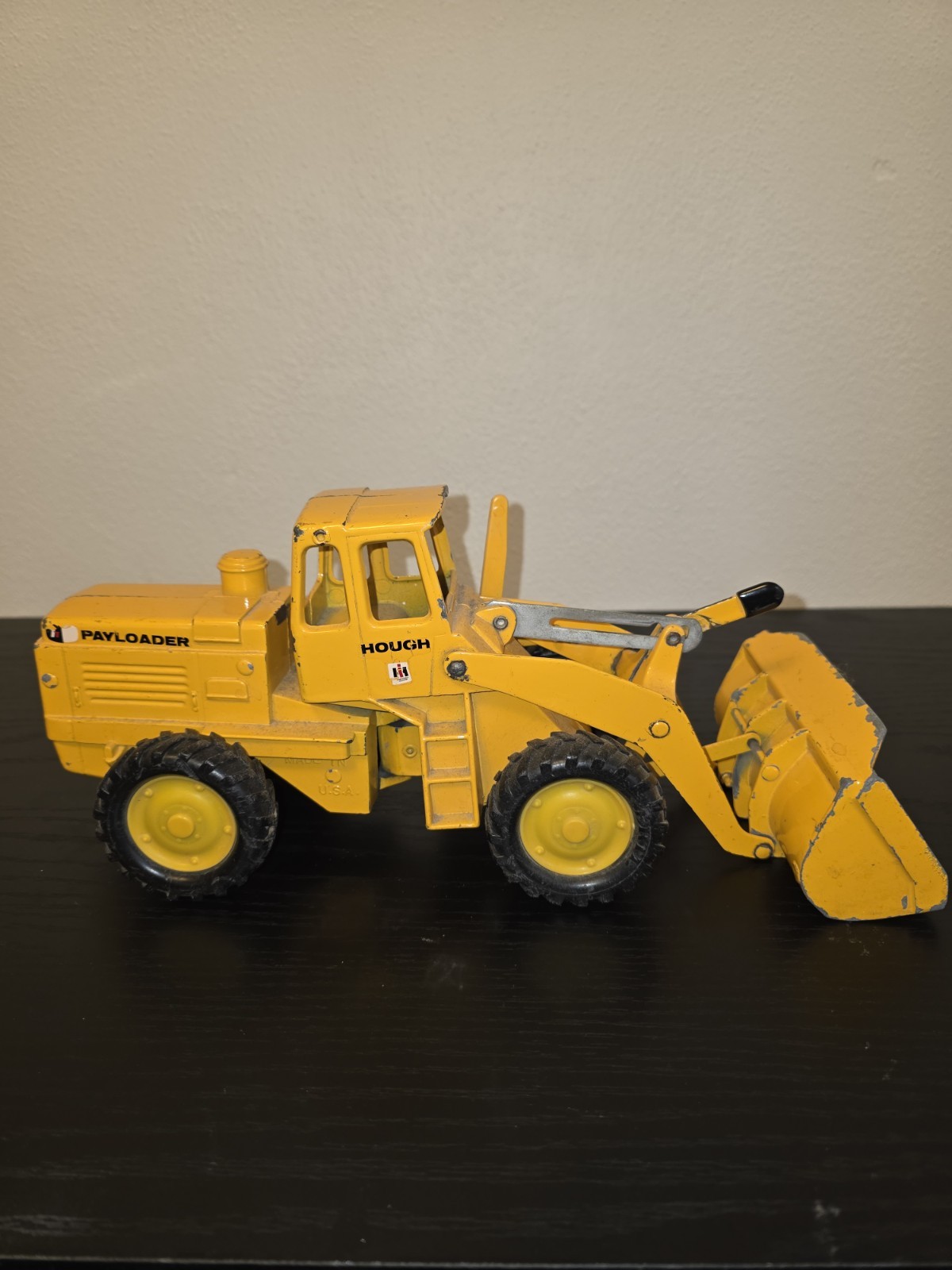 Ertl International Harvester Hough Payloader – Die Cast