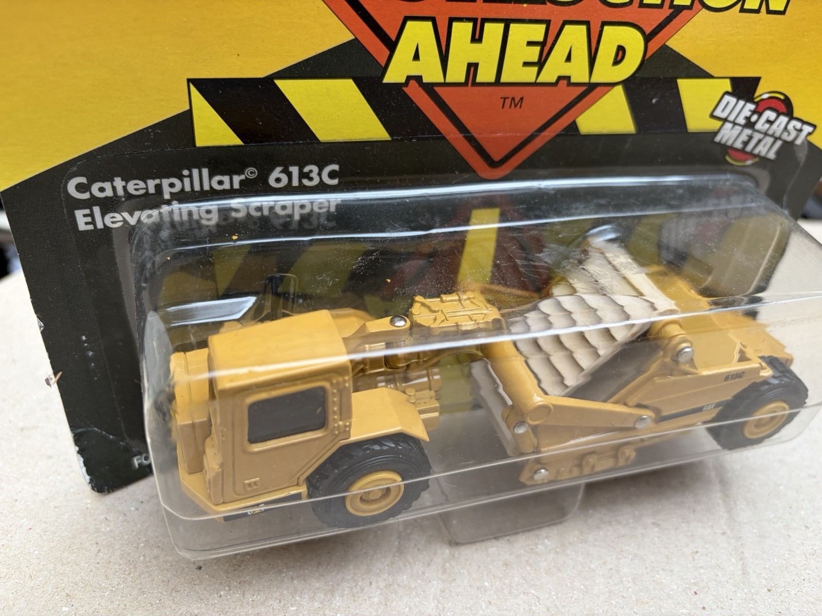 ERTL Mighty Movers 1:64 Caterpillar 613C Elevating Scraper Construction Diecast