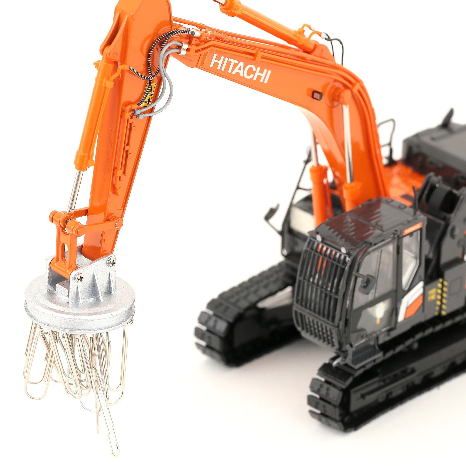 Hitachi ZX330LC-7 Magnet Excavator 1/50 Diecast Model High Cab