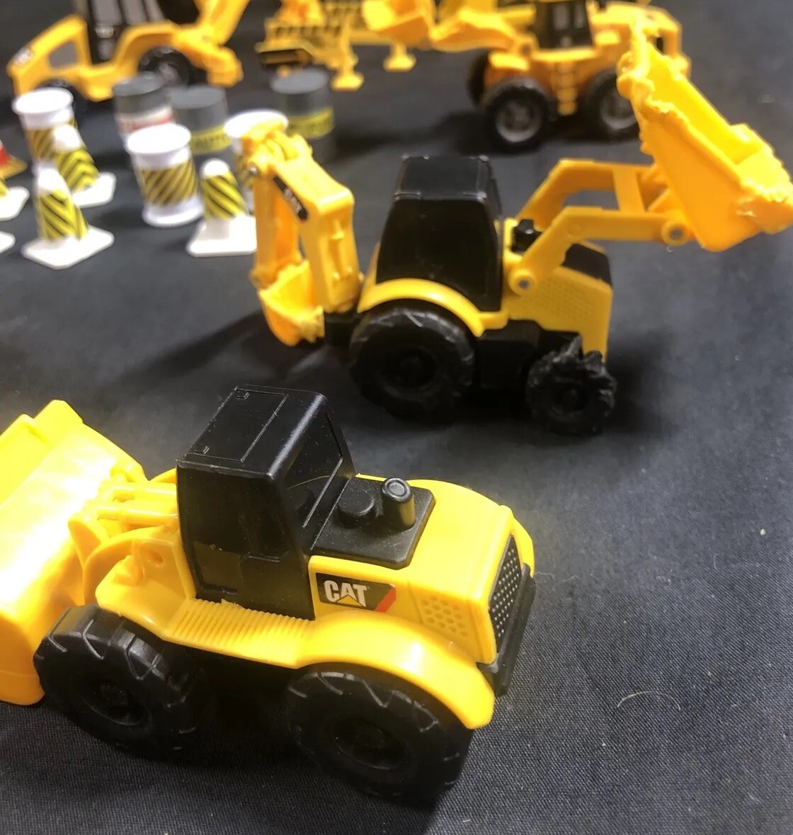 Caterpillar Construction Toy Plastic Mini Trucks lot Of 11 With Acessories.
