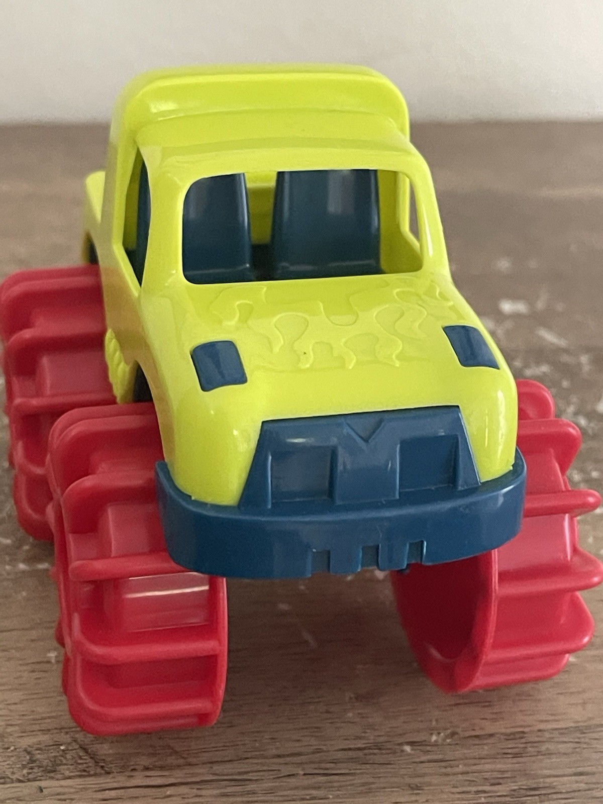 B. toys by Battat 6, 4″ Toy Cars – Water & Sand Vehicles, Beach Playset for Kids