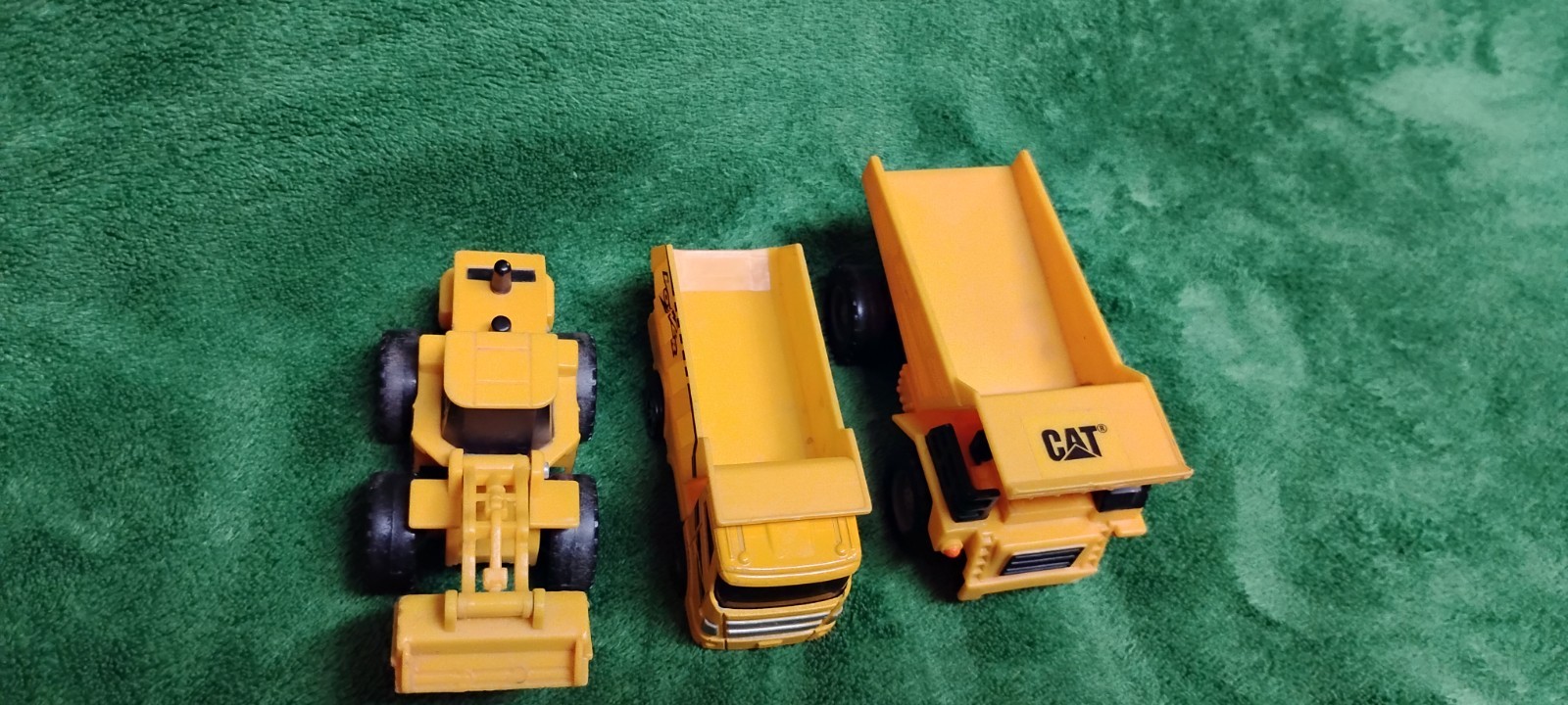 Lot of 3 /CAT Caterpillar Dump Truck Small Toy Big Builder TCY 4″ #5201 & 2 more