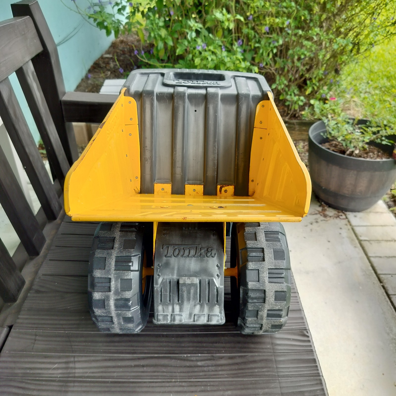2012 Tonka Huge Steel Heavy Duty Toughest Mighty Dump Truck 90667 19″x11″ Hasbro