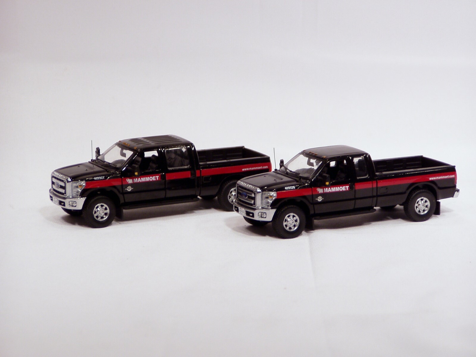 Ford F250 Pickup Trucks – “MAMMOET” – Set of 2 Trucks – 1/50 – Sword