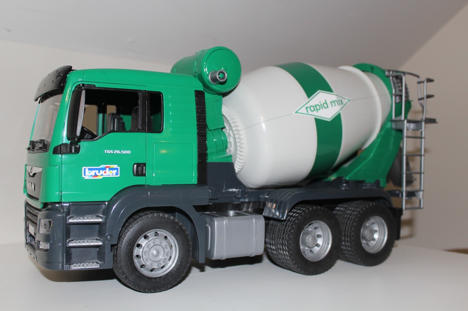 CONCRETE Cement MIXER TRUCK MAN TGA Green Bruder Toy Car Model 1/16 1:16