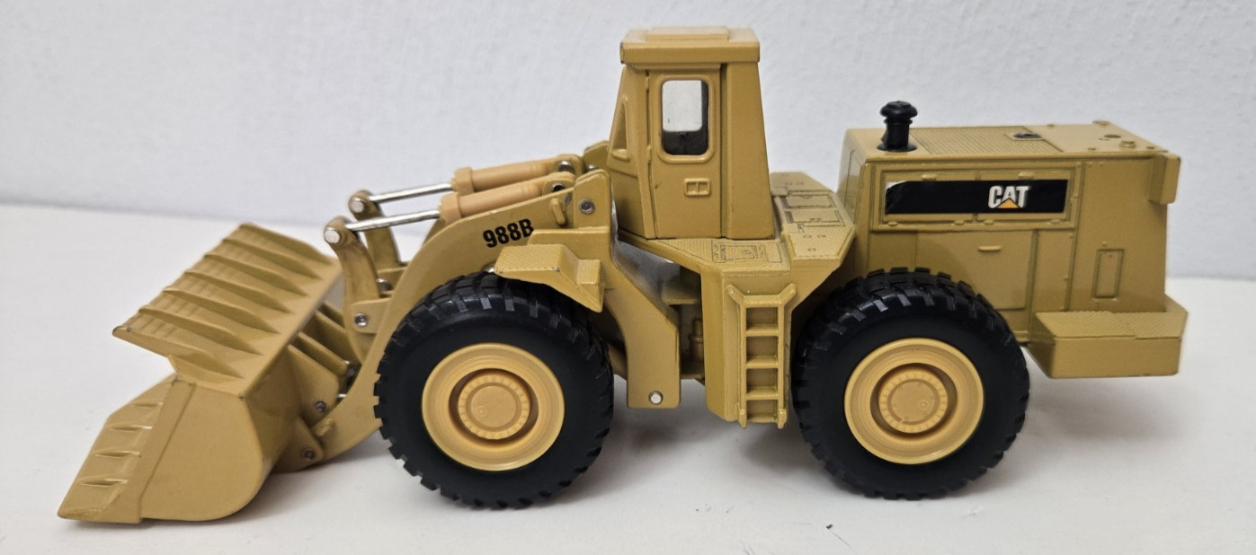 ERTL CAT Caterpillar Wheel Loader 988B Yellow Die Cast Model Vintage