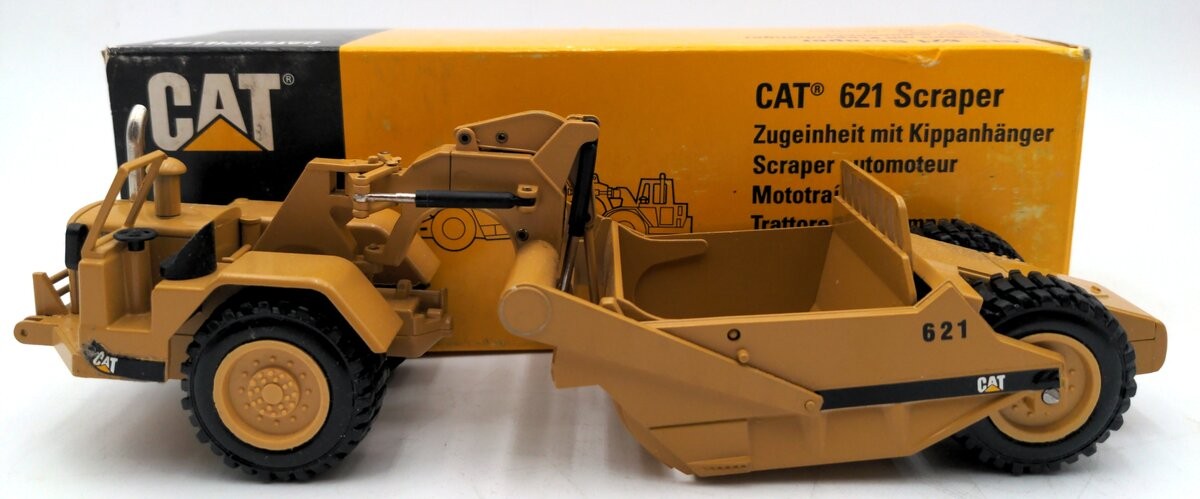 NZG 122 1:50 Caterpillar 621 Wheel Tractor Scraper