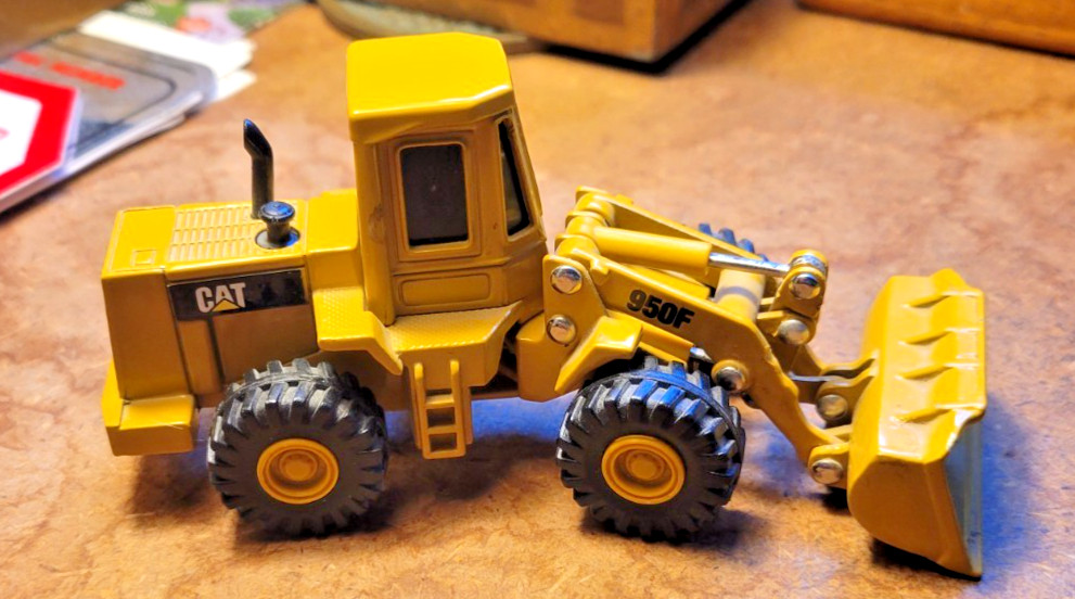 Ertl Cat 950F Caterpillar 1/64 Scale Die Cast Wheel Loader # 2418