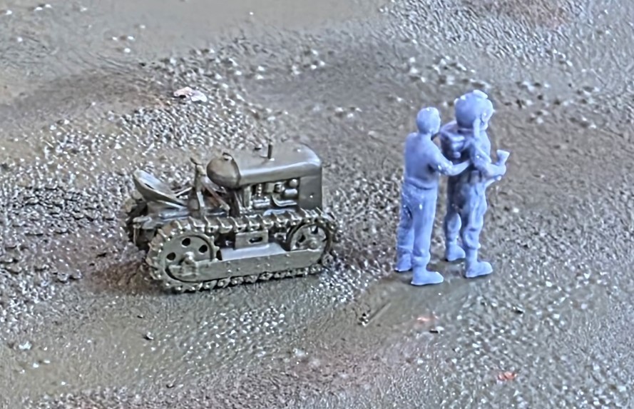 One 1/87 HO scale Cletrac Mini-crawler, olive drab, EXCLUSIVE!