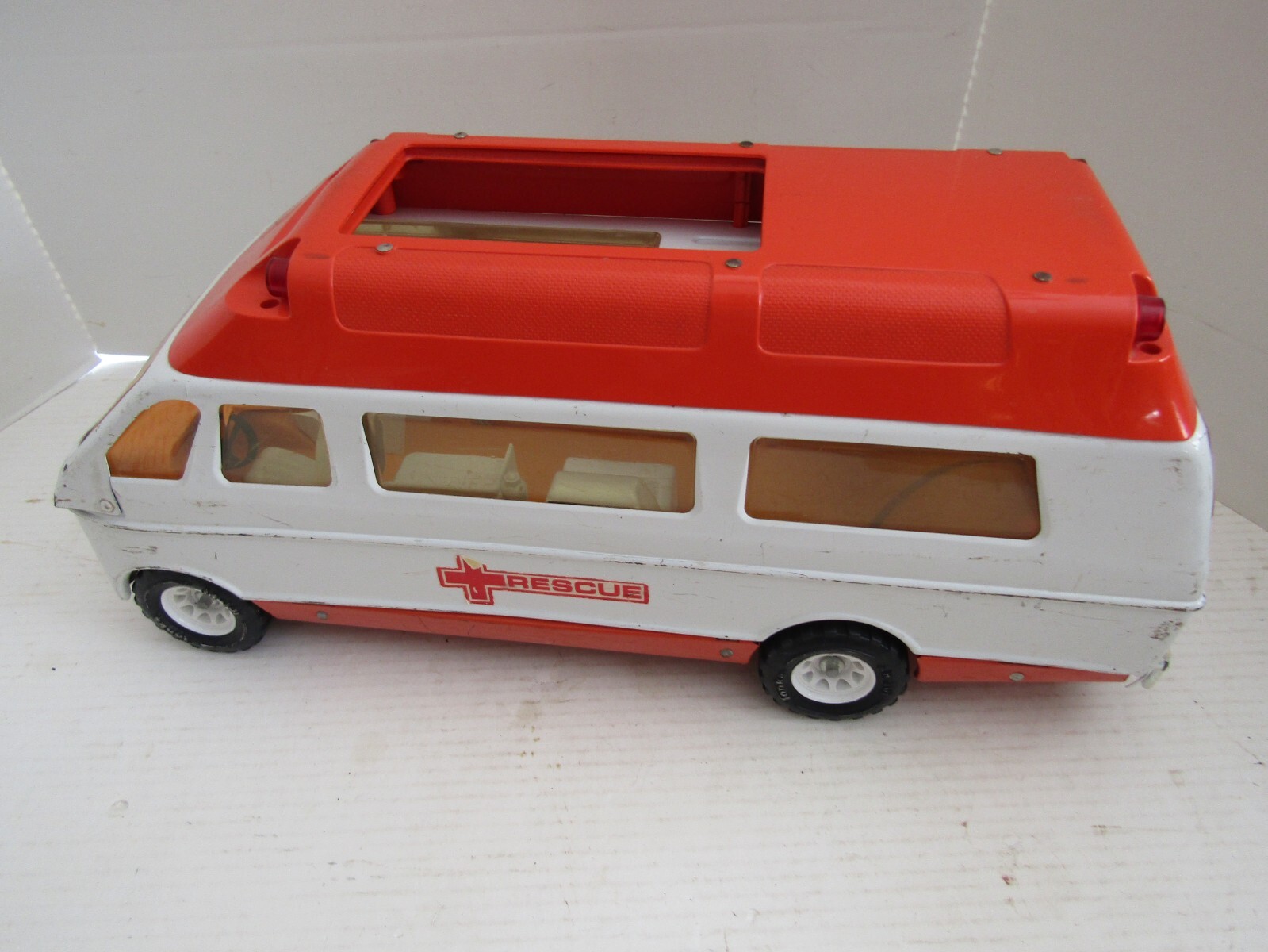HUGE PRESSED STEEL TONKA TOY TRUCK MIGHTY AMBULANCE RESCUE EMERGENCY PARTS