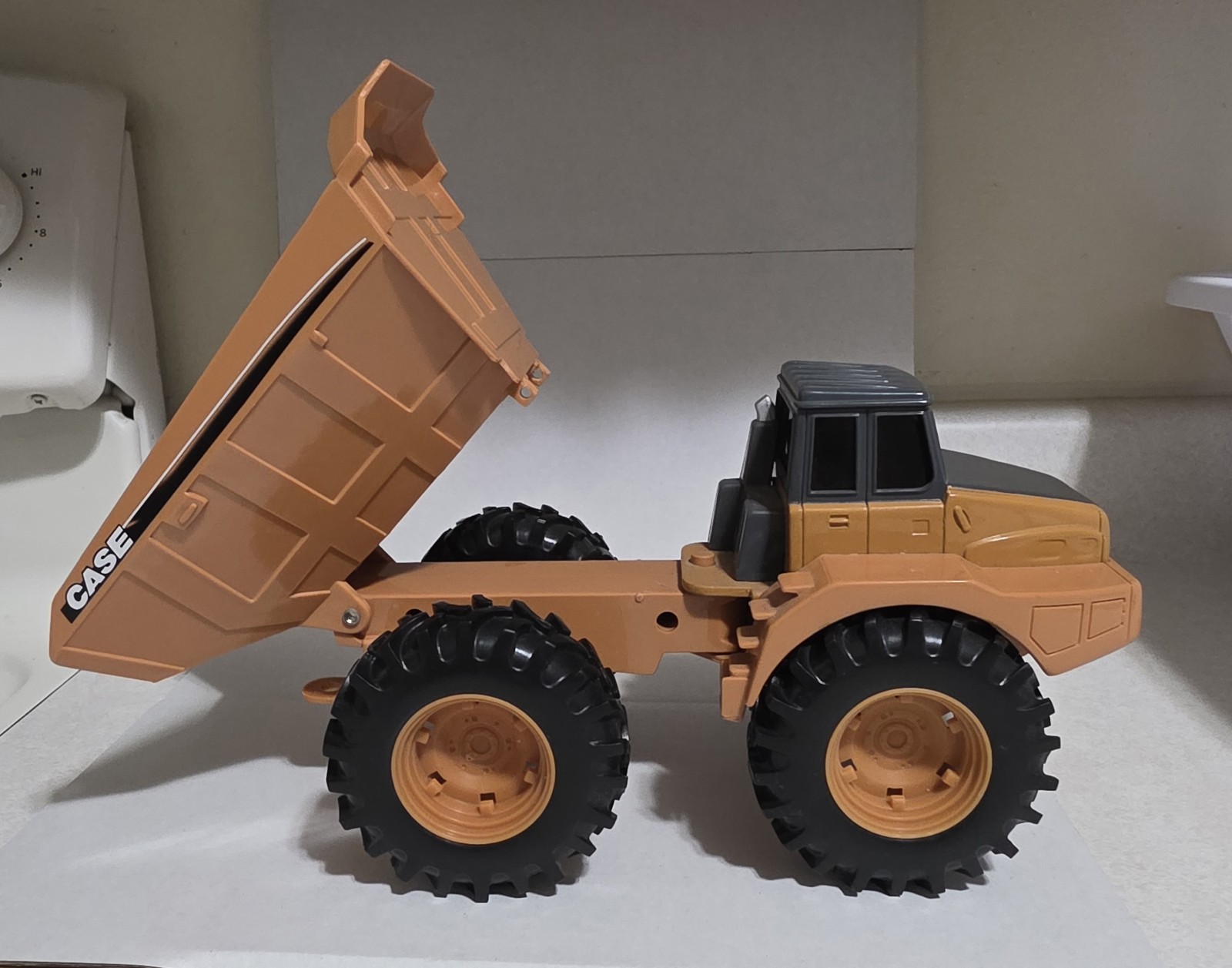 ERTL Case Articulated Dump Truck. No Box. 1196SR00